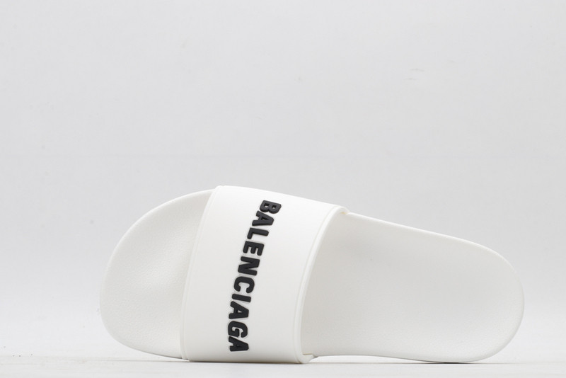 Ba*len*cia*ga white slides