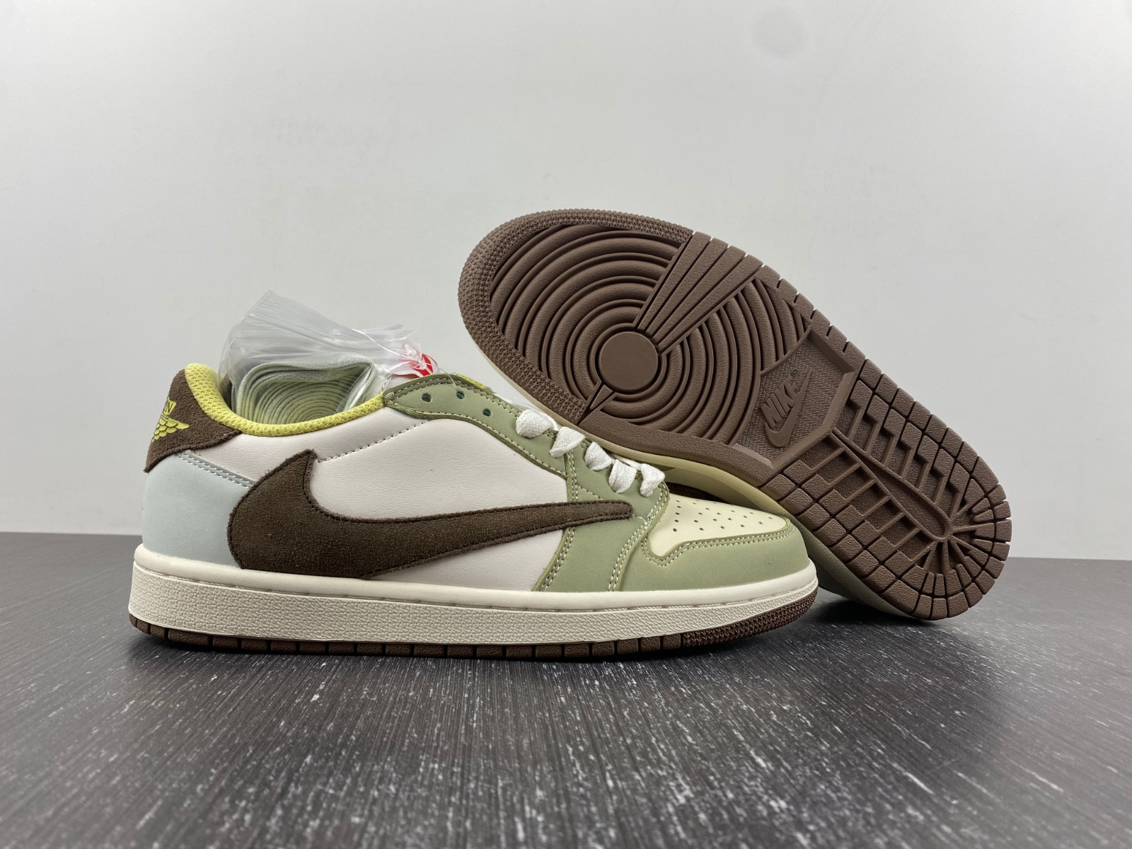Travis Scott x Air Jordan 1 Low DM7866-603