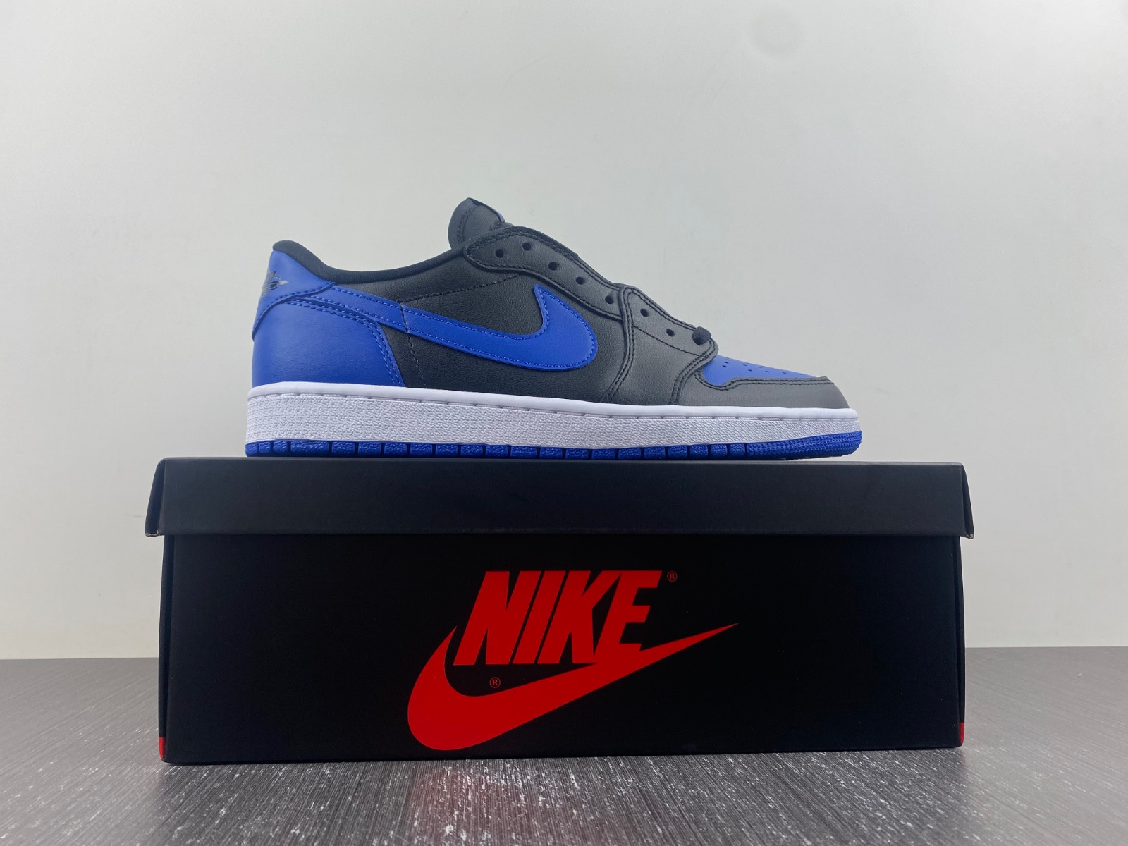 Jordan 1 Retro Low Royal (2015) - 705329-004