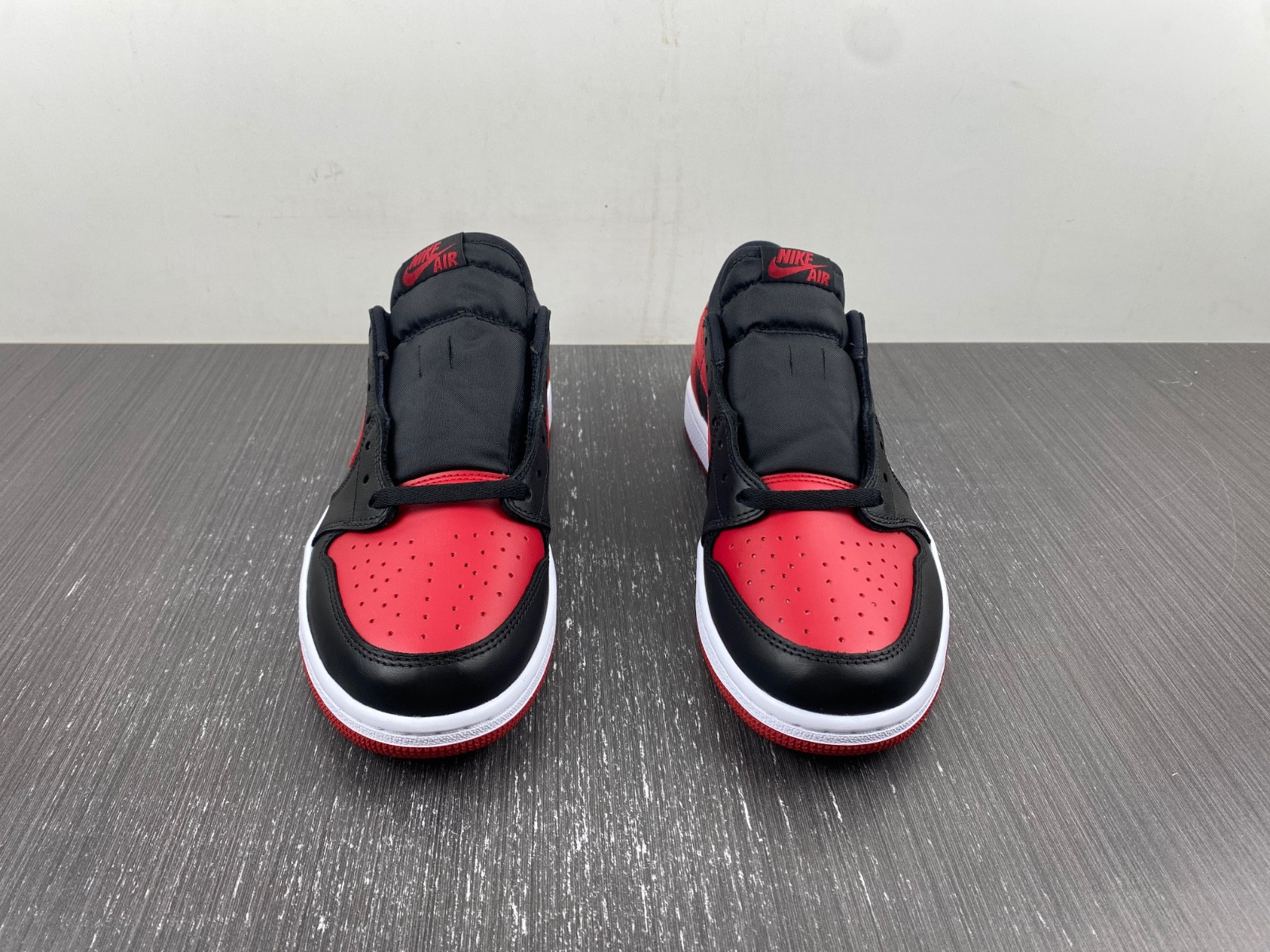 Jordan 1 Retro Low Bred (2015) - 705329-001