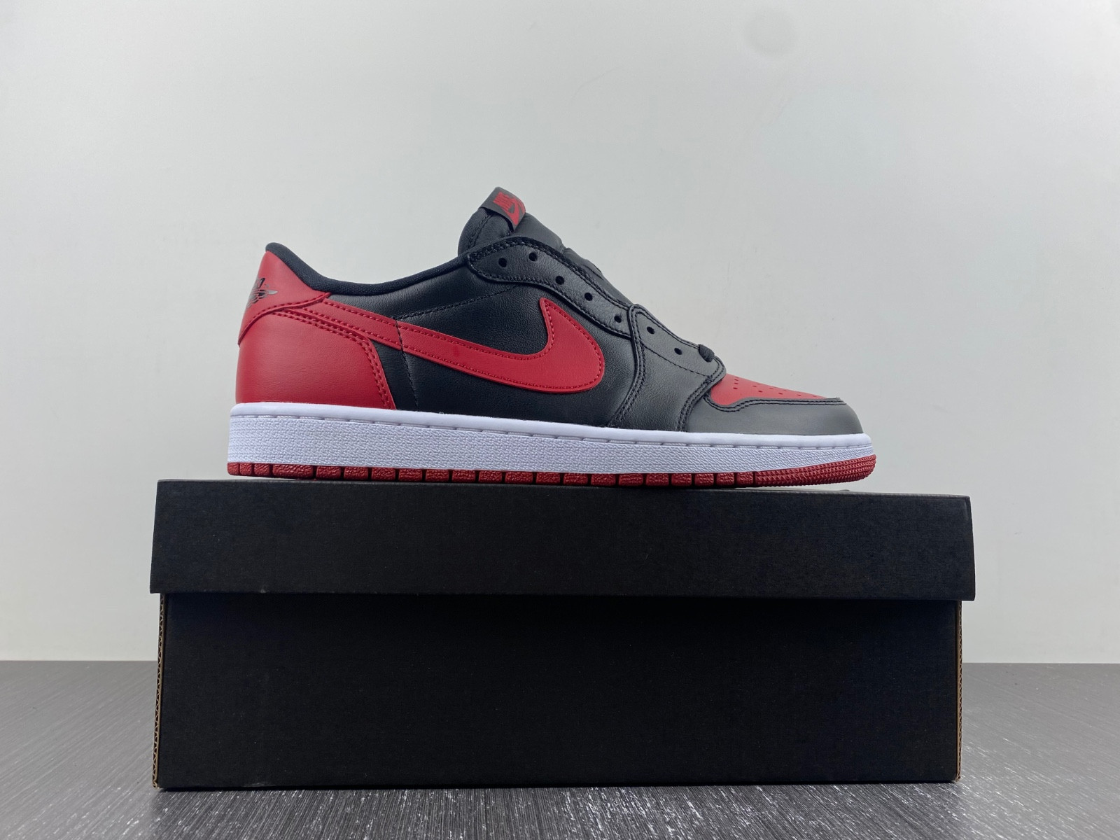 Jordan 1 Retro Low Bred (2015) - 705329-001