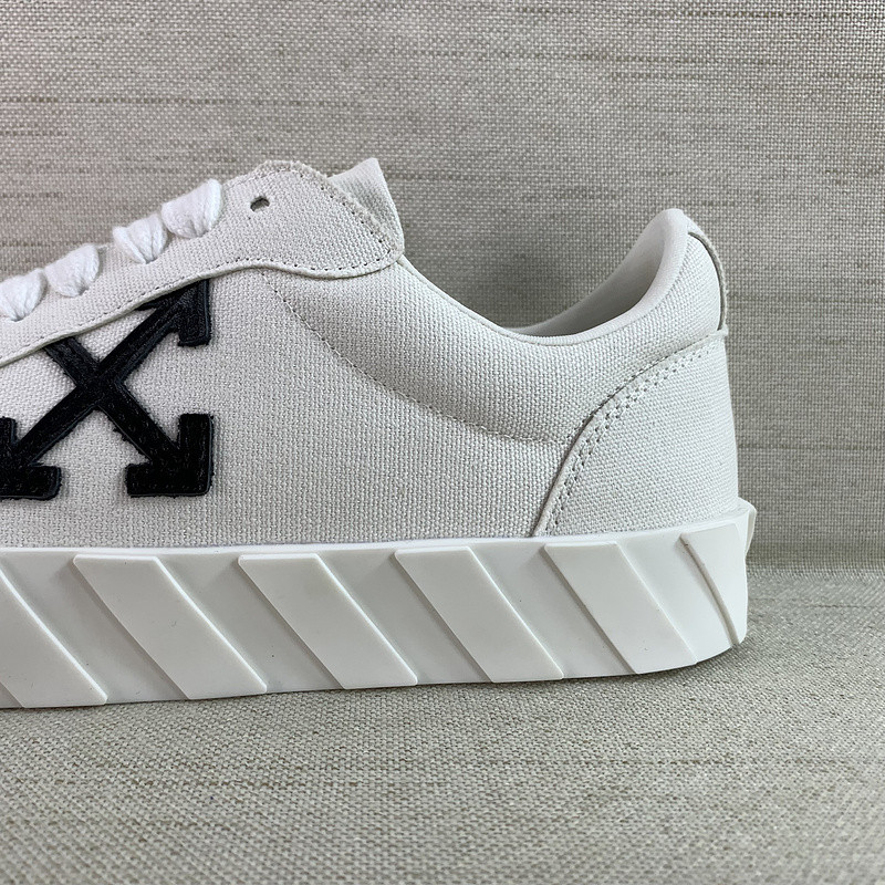 Off-White c/o Virgil Abloh