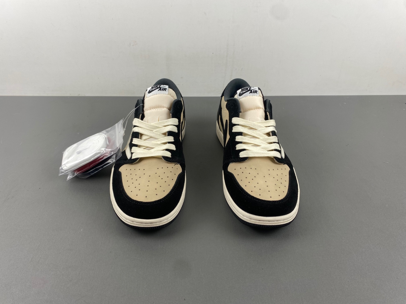 Travis Scott x Air Jordan 1 Low OG Pale Vanilla DM7866-201