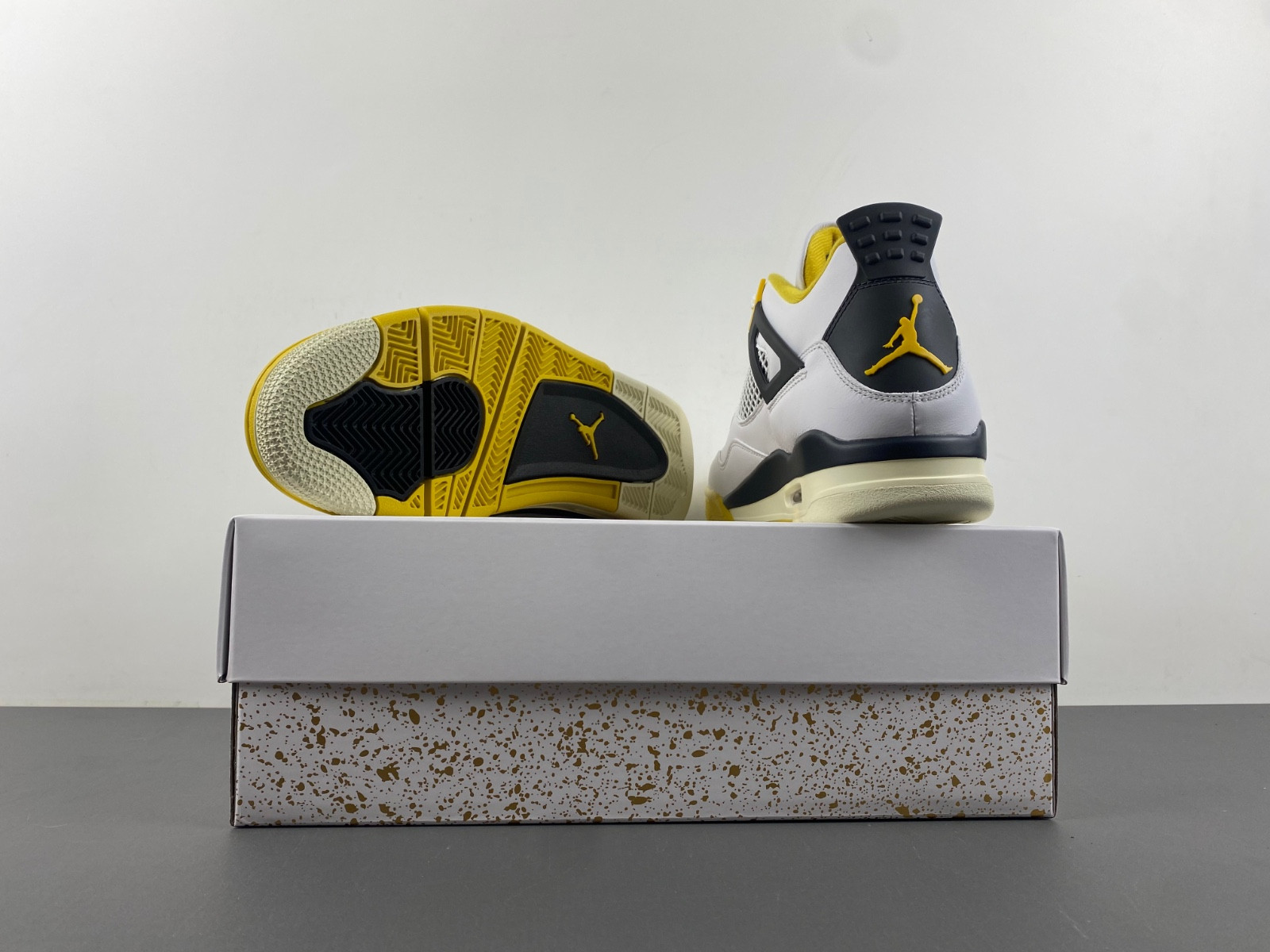 Air Jordan 4 Womens "Vivid Sulfur" AQ9129-101