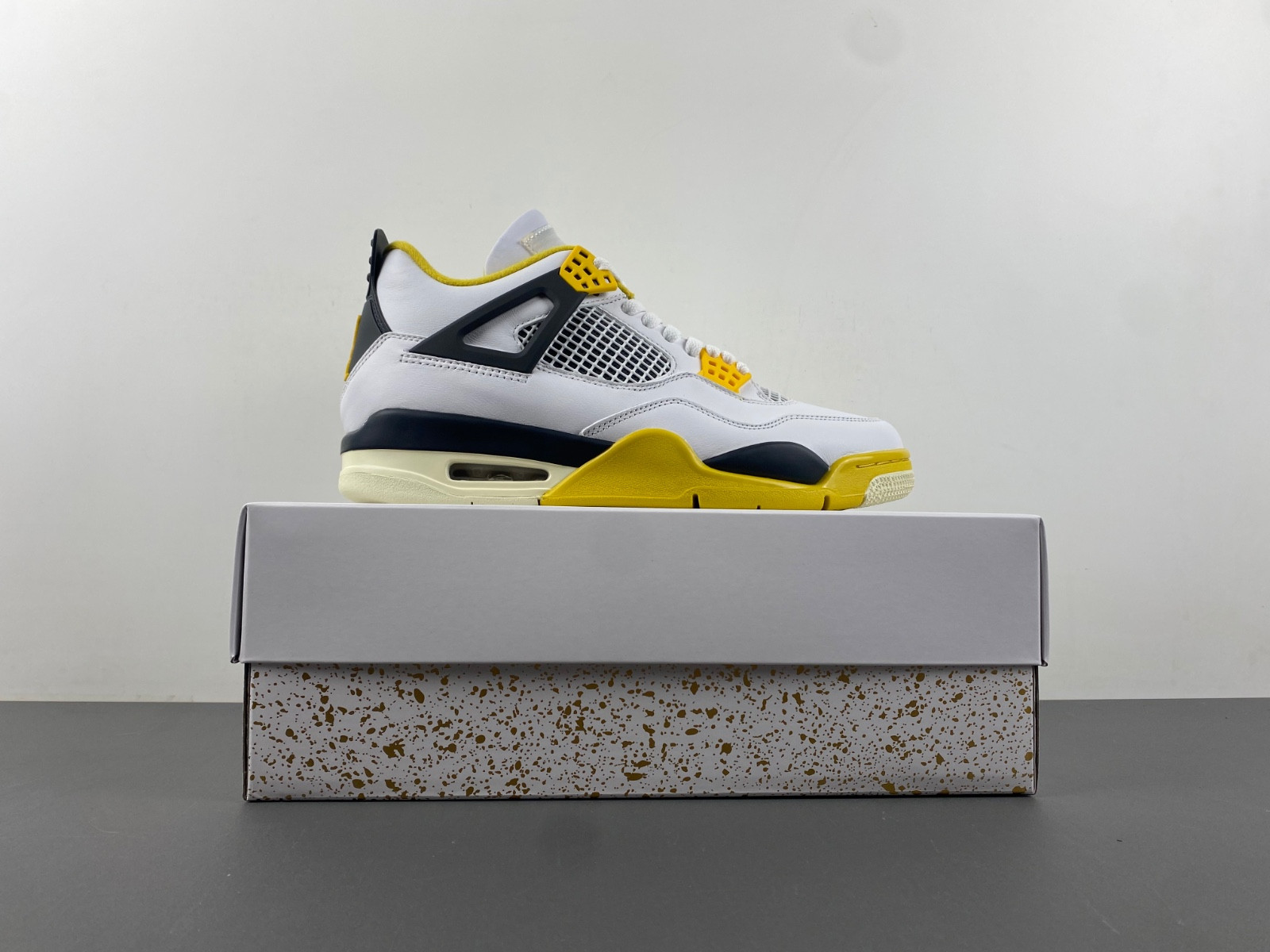 Air Jordan 4 Womens "Vivid Sulfur" AQ9129-101