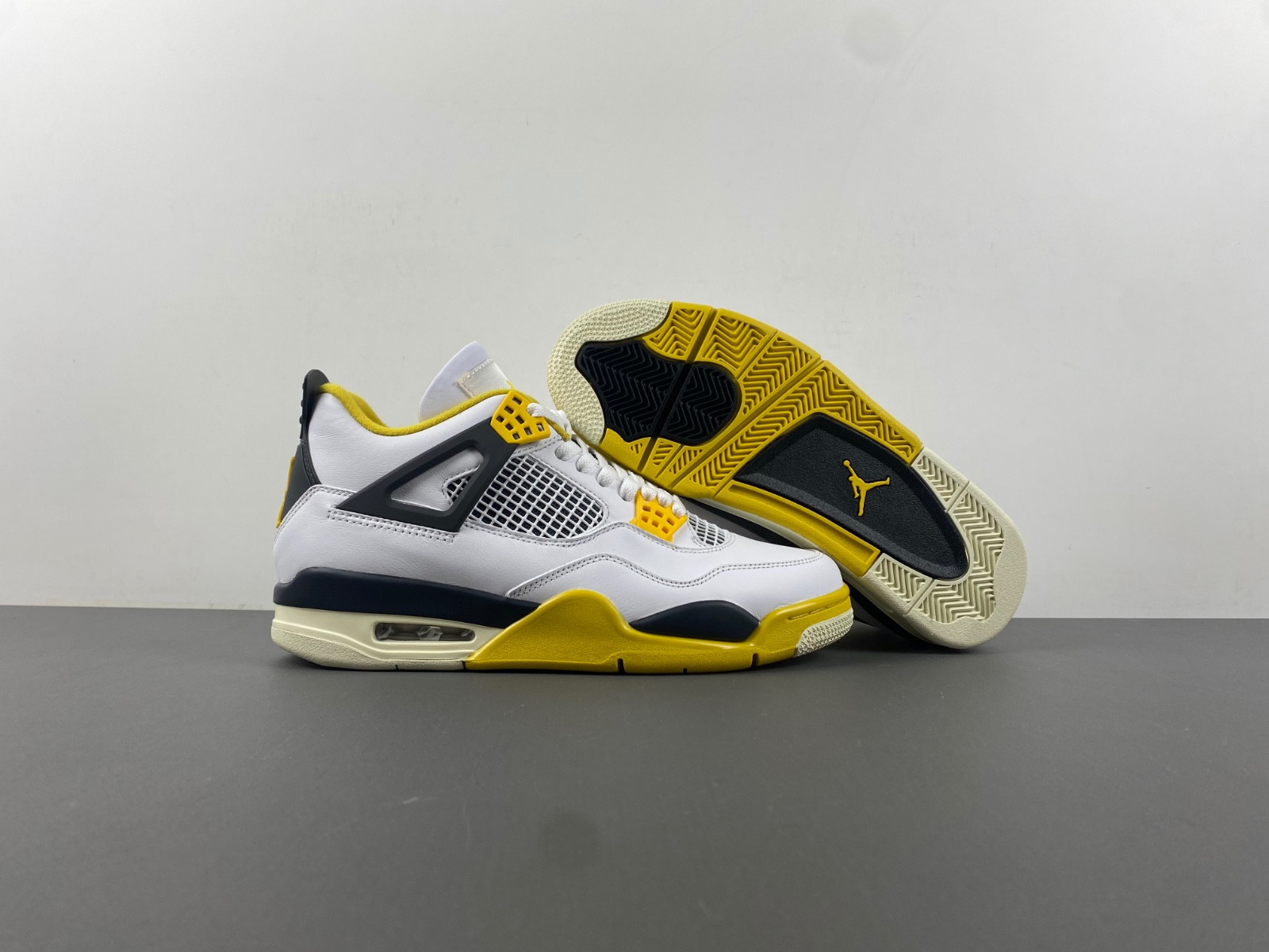 Air Jordan 4 Womens "Vivid Sulfur" AQ9129-101