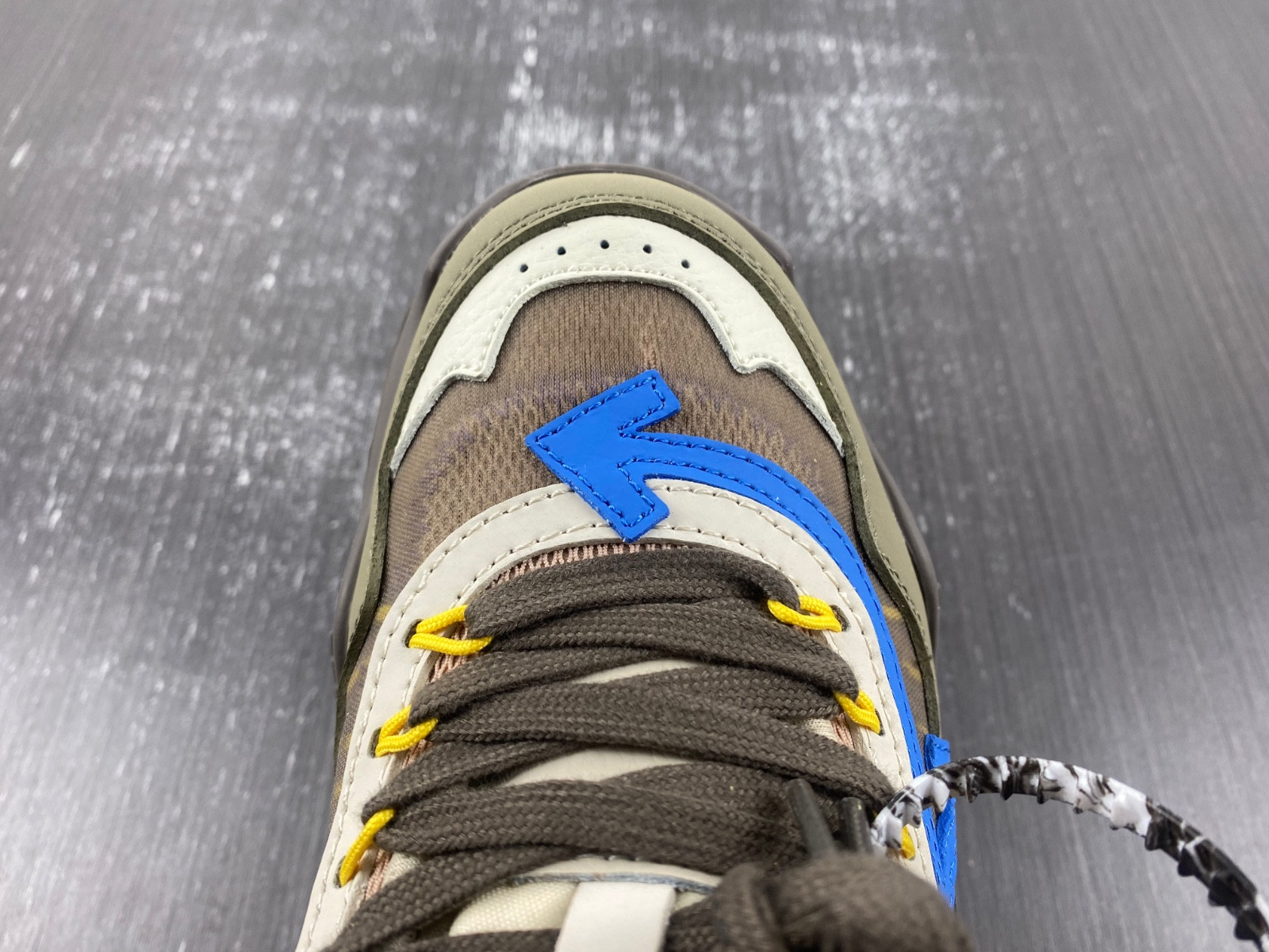 OW C/O ODSY-1000 SPORTS SHOES