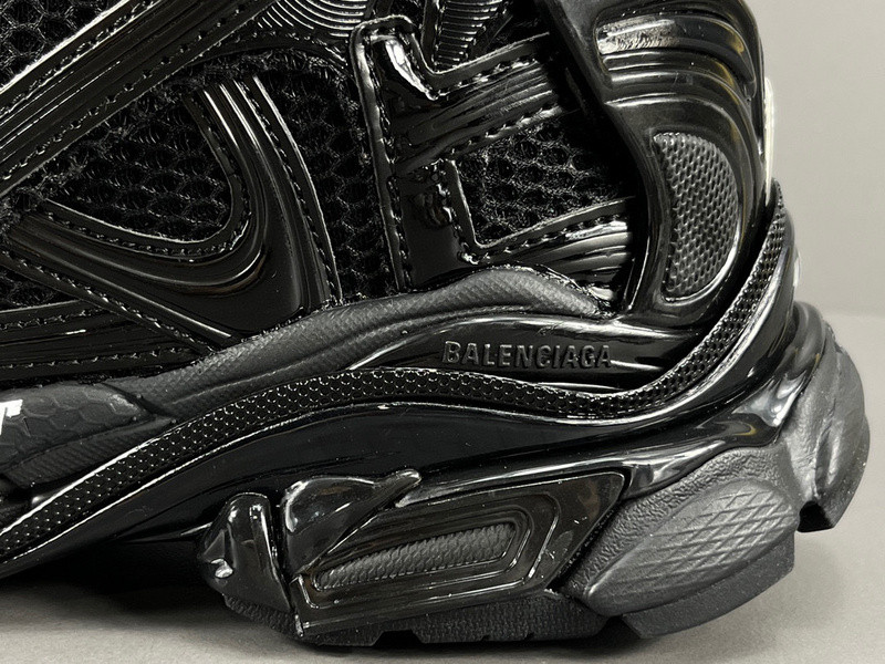 Ba*len*cia*ga runner 772767 w3rny 0135 (it’s not the same as the previous one!)