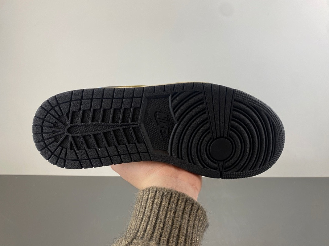 Travis Scott x OFF-WHITE x Jordan Air Jordan 1 XZ6868-005