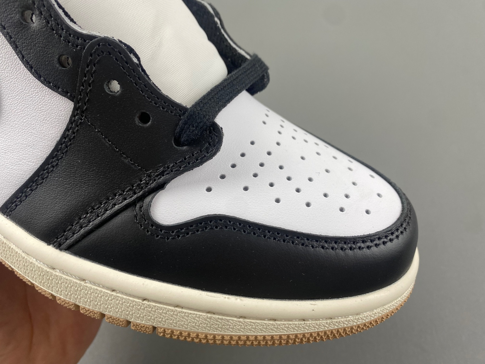 Air Jordan 1 High OG WMNS "Latte" FD2596-021